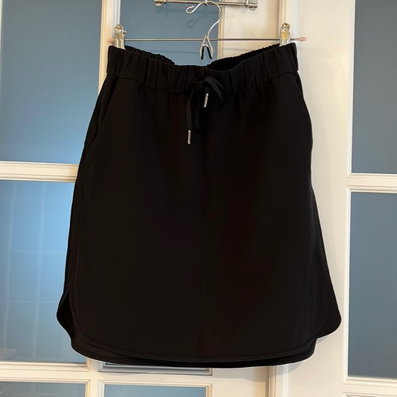 lululemon athletica Dresses & Skirts - Lululemon black casual skirt